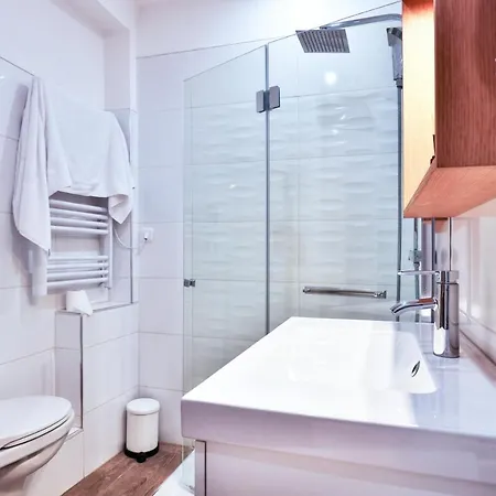 Fully Equipped, Ac & As Be *